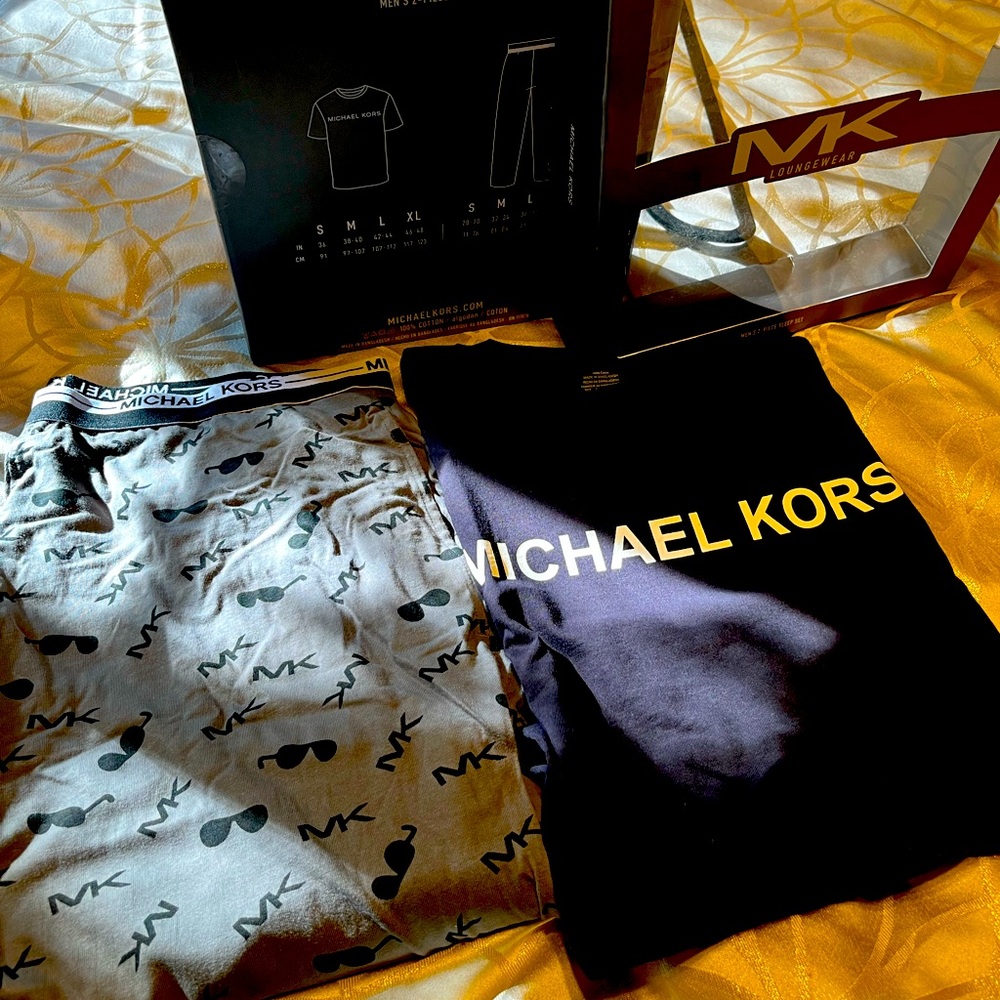 Michael Kors matching sleep set size Large for men or women.